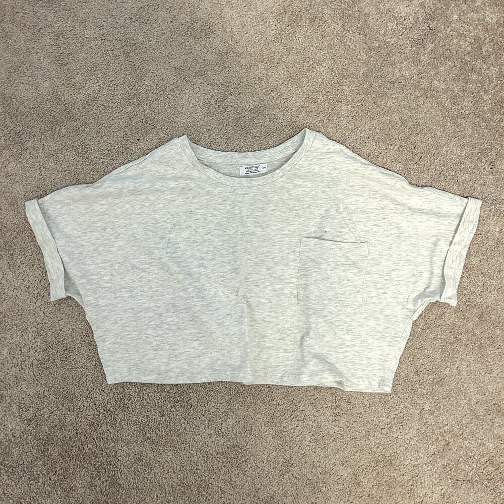 Ardene Cropped Tee – Size Medium